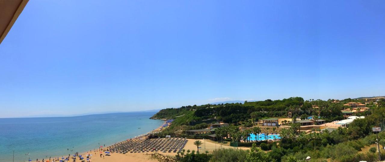 Appartamenti E Stanze Onde Blu Le Castella  Esterno foto