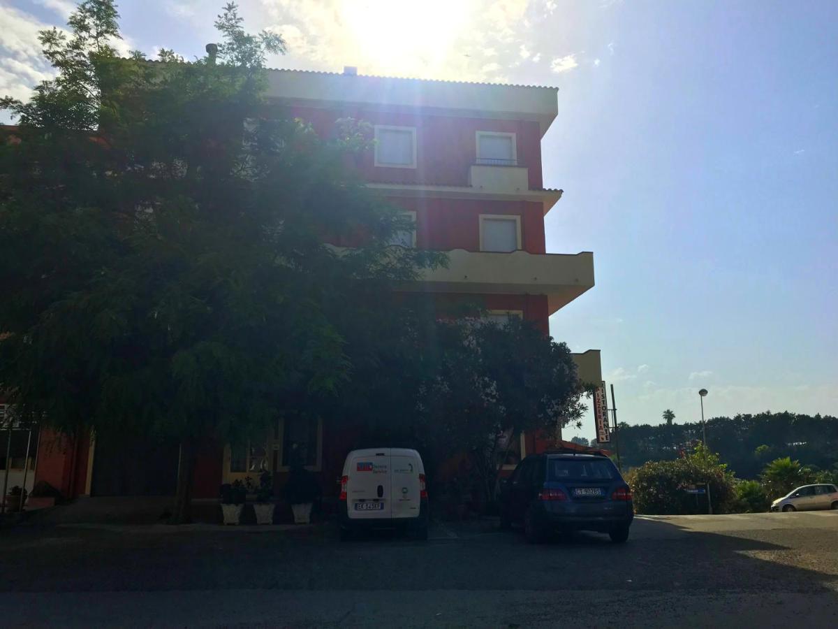 Appartamenti E Stanze Onde Blu Le Castella  Esterno foto